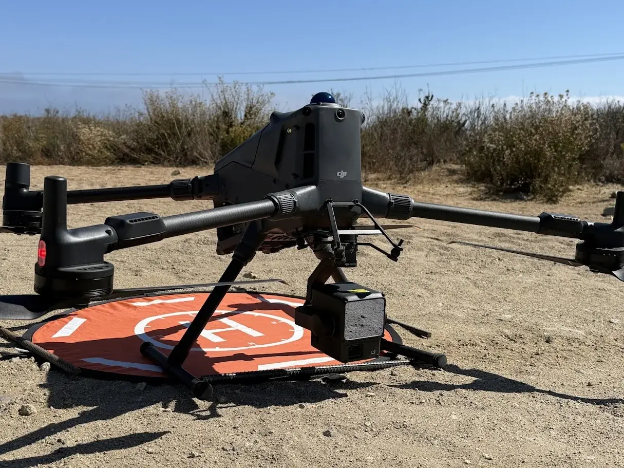 Dron DJI Matrice 400 con Zenmuse L2 en faena