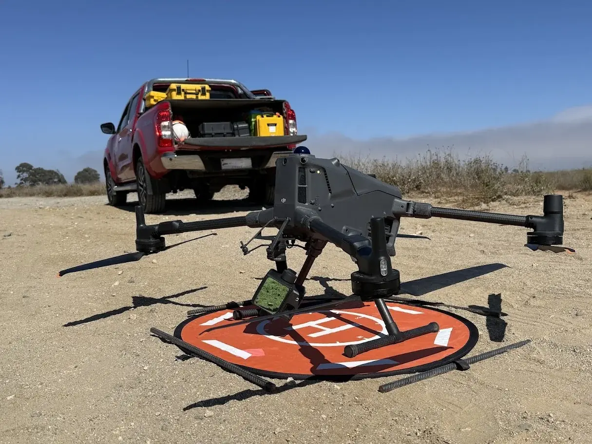 DJI Matrice 400 con sensor Zenmuse L2 en faena — movilización con equipo propio iGEODAT